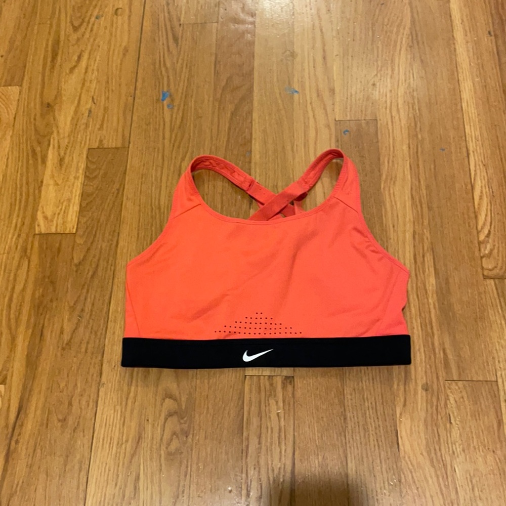NWOT Nike dry fit sports bra